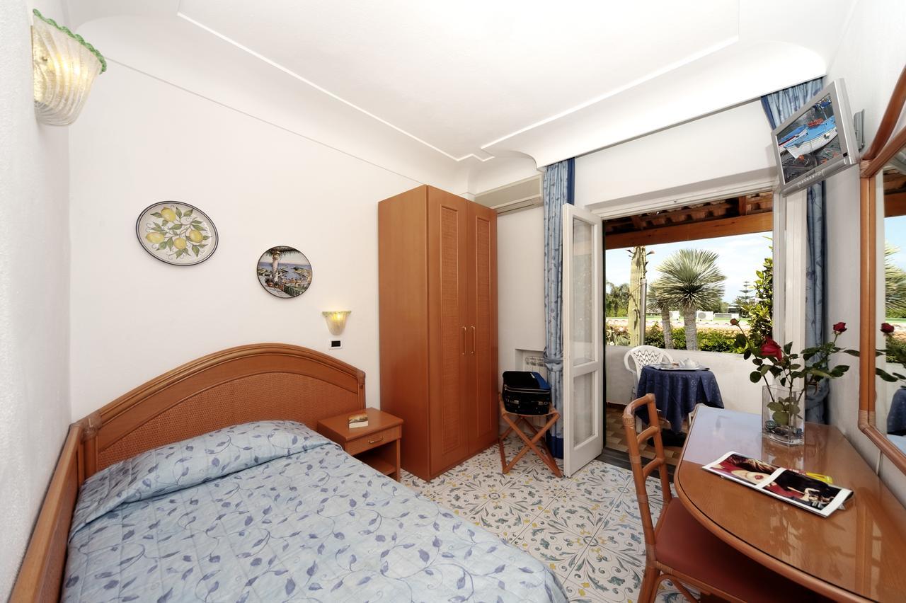 Park Hotel Terme Mediterraneo Forio di Ischia Oda fotoğraf