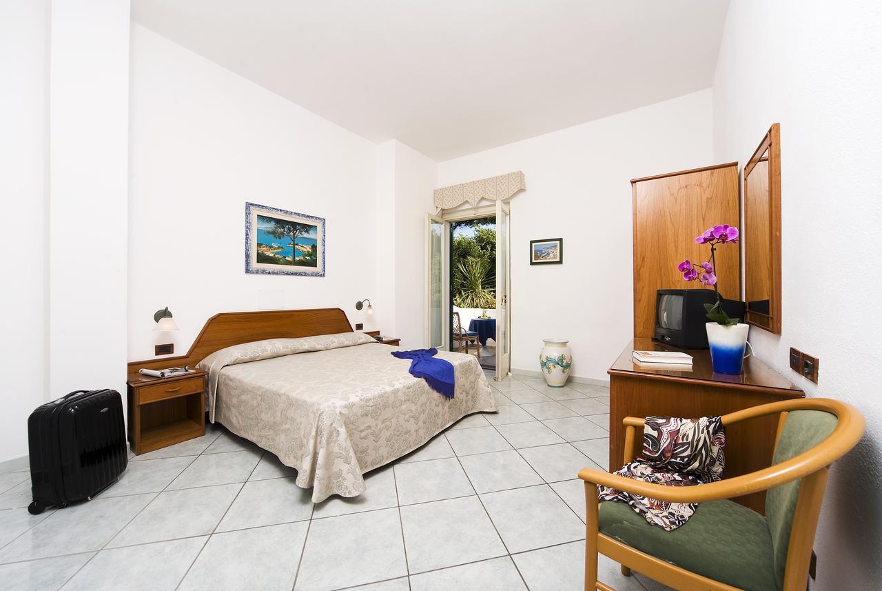 Park Hotel Terme Mediterraneo Forio di Ischia Oda fotoğraf